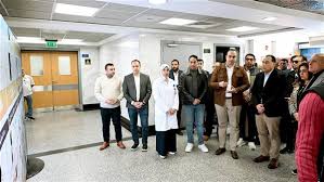 سائح أجنبي لرئيس الوزراء: أشعر وكأني في فندق والخدمة أفضل من إنجلترا