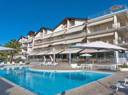 Residenza fronte mare la residenza è ubicata nella splendida località di roseto degli abruzzi, nella zona nord, in via lungomare trento, è accessibile dalla strada statale 16 mediante il sottopassaggio ferroviario di via palermo. Pensionen In Roseto Degli Abruzzi Italien Ab 35 80 Nacht