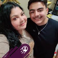 Viral: QUINCEAÑERA SE VIRALIZÓ POR SU SESIÓN DE FOTOS CON VESTIDO NEGRO EN  UNA "CASA NARCOSATÁNICA"! Una joven en Tamaulipas decidió romper el  paradigma de las quinceañeras con vestidos de color pastel,