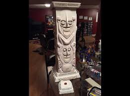 Create a unique halloween display by stacking jack o' lanterns to make a totem pole. Maker Update Talking Tiki Totem Pole Boing Boing