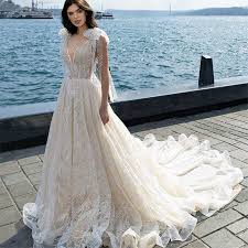 فستان زفاف ناعم من الدانتيل و الكرستال wedding dresses bridal wedding gowns