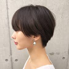 どの年代でも楽しめる マッシュルームカットで個性的な髪型に hair マッシュルームカット ヘアカット ショート ヘアスタイリング