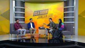 Sila duduk dan jangan lari, titah baginda dengan senyum lebar sebelum duduk mengambil tempat. Episod 2 Sila Duduk Jangan Lari Tv Alhijrah Media Internet Video On Demand