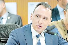 Cantor Pádua lança 'Camelô de Cantorias', 13º disco da carreira