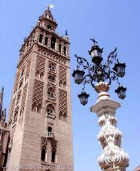 Se vuoi trascorrere le tue vacanze a siviglia, sia per pochi giorni che per un periodo più lungo, prenota immediatamente un volo economico con easyjet. La Giralda Siviglia Spagna