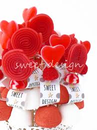 Se personaliza con el nombre del niño o el texto deseado. Centro De Brochetas Rojo Blanco Sweet Design