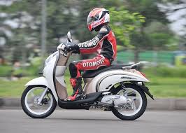 Beat karbu ini yang mana selain penampilan yang sederhanya, juga mudah untuk kamu lakukan modifikasi sendiri. Honda Scoopy Ada Empat Generasi Dengan Tiga Mesin Ini Sejarahnya Semua Halaman Gridoto Com