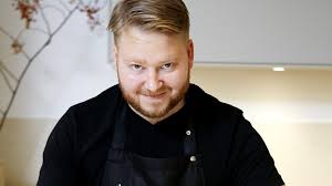 Dante är rejält nervös när det är dags för juryn att smaka på hans hamburgare. Sveriges Masterkock Decosteel