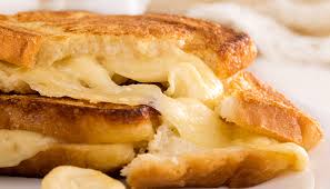 Per la realizzazione potete utilizzare il pancarrè oppure le fette di pane. Mozzarella In Carrozza Storia Ultracentenaria Di Un Piatto Sempre Attuale