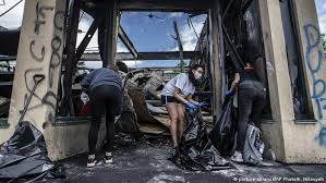 In acest moment, in sua, ora de vara este activa. America Se Autodescompune Global Dw 02 06 2020
