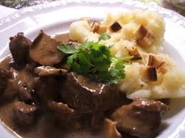 Wild Wildgulasch Nach Jagerart Einfach Und Schnell Rezept Rezept Wildgulasch Gulasch Rezepte
