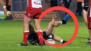 Rugby Spieler Westerman Schlagt Sich Kniescheibe Wieder Rein Und Spielt Weiter Sport Bild De
