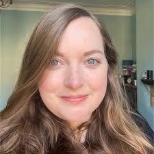 Sarah Batten's Instagram, Twitter & Facebook