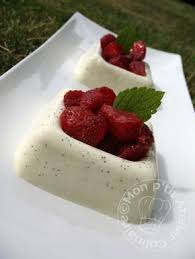 Panna Cotta Vanille Fraise4 A Realiser Avec Les Fruits De Saison Abricots Peches Miam Miam Vanille Fraise Panna Cotta Demarle Recette