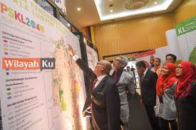 Well, aku rase pepatah ni dah sangat serasi dengan kite. Jangan Jadi Rumah Siap Pahat Berbunyi Wilayahku