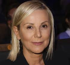 La télévision perd une grande“ : retrouvée morte dans la matinée, Laurence  Ferrari était... Voir le 1er commentaire