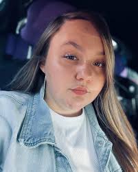 Abby Ritchie's Instagram, Twitter & Facebook