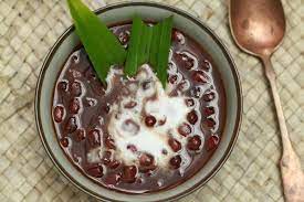 Bubur kacang merah adalah salah satu makanan yang biasa dimakan pada tengah malam hari saat cuaca sedang dingin. Bubur Kacang Merah Masam Manis
