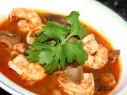 Sup ini identik dengan kuah asam pedas dan isian seafood seperti cumi dan udang, sayuran, dan juga jamur enoki atau jamur kuping. Tom Yam Seafood Yuk Kita Belajar Bikin Video Cara Membuat Resep Tom Yam Seafood Udang Ayam Sayur Soup Kung Ncc Asli Sajian Sedap Thai Masakan Resep Sederhana