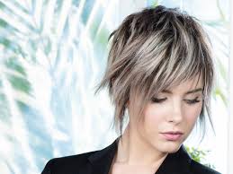 Le tendenze tagli capelli scalati 2022 per chi ha i capelli corti, medi,. Tagli Scalati Le Tendenze Del 2020 A Cui Ispirarsi Per Tutte Le Lunghezze The Wom Beauty