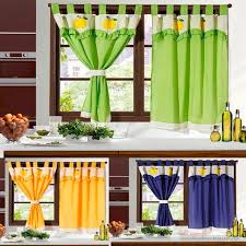 Las cortinas para la cocina agregan un toque decorativo a las ventanas que se ubican sobre los lava trastes y son muy comunes en muchas cocinas. Que Cortinas Poner En La Cocina Fotos De Cortinas Decoracion Con Cortinas Fotos Y Videos Cortinas Para Cocina Cortinas Cocina Cortinas