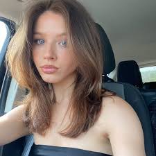 Ella Swanson (@ellaswansonn) • Threads, Say more