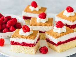 Butterkekskuchen Mit Himbeeren Einfach Und Lecker Die Besten Backrezepte Mit Gelinggarantie Rezept Butterkekskuchen Kekskuchen Kuchen Und Torten Rezepte