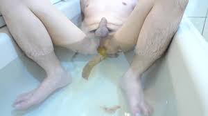 Shitting on the water and wash a shit bath. - ThisVid.com