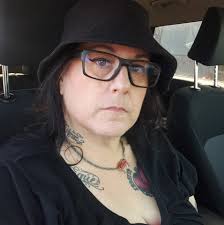 ISO dairy free pizza- does NOT need to be gluten free. Frozen pizza and/or  restaurant. Daughter was just diagnosed