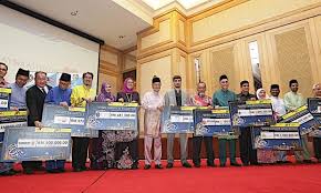 Mahathir bin mohamad merupakan perdana menteri malaysia yang keempat. Kerajaan Beri Biasiswa Pada Pelajar Palestin Tapi Ramai Dok Kecam