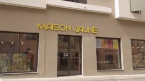 Decouvrez La Librairie La Maison Jaune A Neuville Sur Saone Youtube