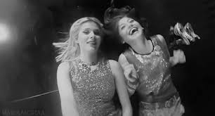 Titlessoy luna, el roller no se cerrará, sobre ruedas. Karol Sevilla E Valentina Zenere Lindas Disney Sou Luna Amino