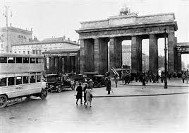 Porte De Brandebourg A Berlin 1940 Porte De Brandebourg Brandebourg Berlin