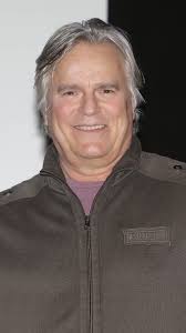 The macgyver actor, who didn't evacuate his home, recalled the howling winds and the sensation of being caught in gusts so strong it felt as though he were caught in the middle of a whirlpool. Richard Dean Anderson Das Halt Er Vom Macgyver Remake