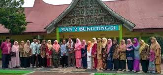 Mandiangin koto selayan adalah sebuah kecamatan di kota bukittinggi, sumatra barat, indonesia. Man 2 Sambut Hangat Guru Bahasa Inggris Dari Amerika