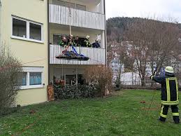 Der wert 0,5 steht für das halbe zimmer und wird zu den anderen zimmern dazugerechnet: Schramberg Mit Seilzug Person Aus Der Wohnung Gebracht Schramberg Umgebung Schwarzwalder Bote
