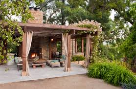 Feb 28, 2021 · from porch and patio decorating ideas to diy fire pits and new ways to display your favorite plants, we've got ideas that work for big country backyards or small urban gardens. 75 Beautiful Rustic Patio Pictures Ideas July 2021 Houzz
