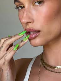 Hailey Bieber Toe Nail Inspo