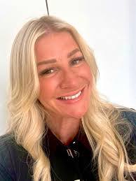 Mandy Cameron's Instagram, Twitter & Facebook