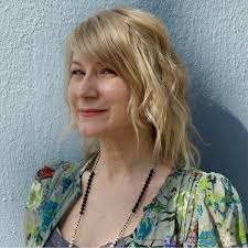 Sheri Holman's Instagram, Twitter & Facebook