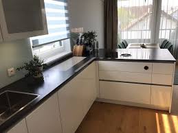 Weiße küche mit schwarzer arbeitsplatte … um ihnen ein besseres nutzererlebnis zu bieten, verwenden wir cookies. Weisse Kuche Mit Schwarzer Arbeitsplatte Kuchen Design Magazin