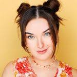 Julie Stiver's Instagram, Twitter & Facebook