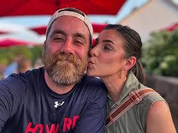 Dan Sievers's Instagram, Twitter & Facebook