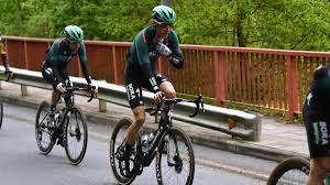 Born in amersfoort, kelderman came in seventh position of the general classification of the 2014 giro d'italia. Sturz Aus Neuer Ruckschlag Fur Bora Kapitan Wilco Kelderman Im Baskenland Eurosport