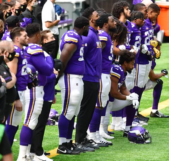Vikings bring attention to social justice, and six players kneel for anthem  – Twin Cities