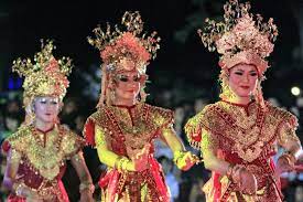 Mengenal berbagai jenis tari tunggal dari indonesia mulai dari pengertian, ciri khas dan daerah asalnya. Tarian Adat Sumatera Selatan Wonderful South Sumatera