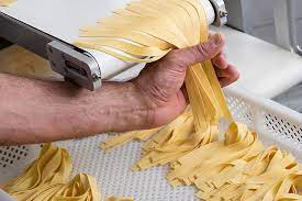 Entra nel nostro laboratorio e impara tecniche e metodi per preparare la pasta fresca. Corsi Di Pasta Fresca A Milano Aldo Cozzi Sas