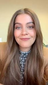 Veronica Otis's Instagram, Twitter & Facebook