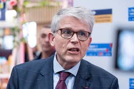 Réforme des bourses et chasse au « wokisme » : la feuille de route pour  l'université du ministre Patrick Hetzel