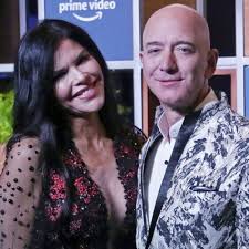 The world's richest man is reportedly buying a boat, though that word feels inappropriately sensible for the monstrosity going to captain bezos: Jeff Bezos And Lauren Sanchez S Roller Coaster Romance From Parties With Katy Perry And Buying The Co Founder Of Warner Bros Former Home To Blackmail And Lawsuits South China Morning Post